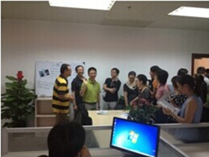 共青團金(jīn)山(shān)區(qū)委員(yuán)會(huì)的(de)領導們莅臨我司進行(xíng)考察